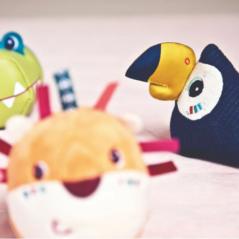 Juego de cuatro figuras de la selva