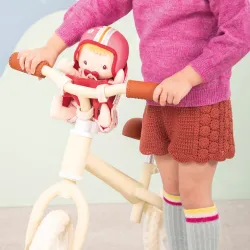 Muñeca de tela Lena y asiento de bicicleta