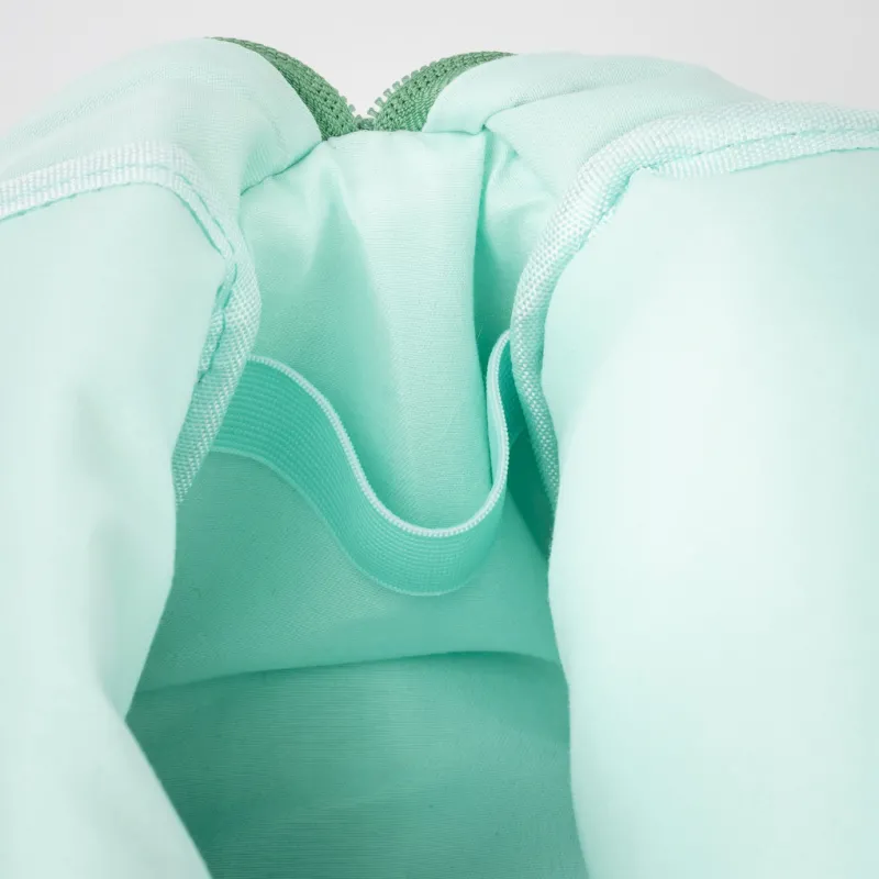 Mochila verde manzana de PET reciclado