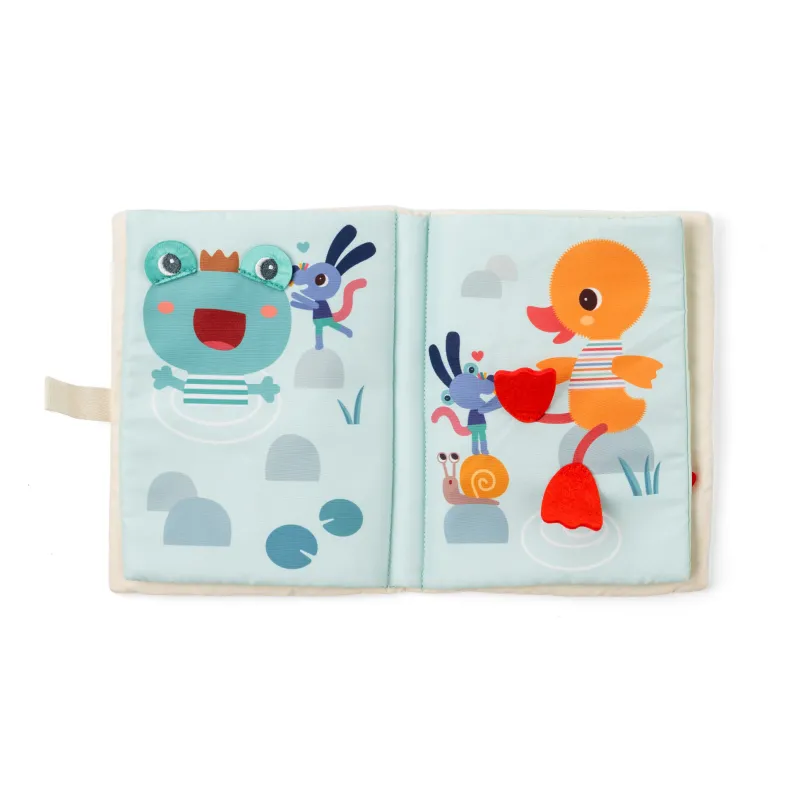 Activity Book Nina dresses up