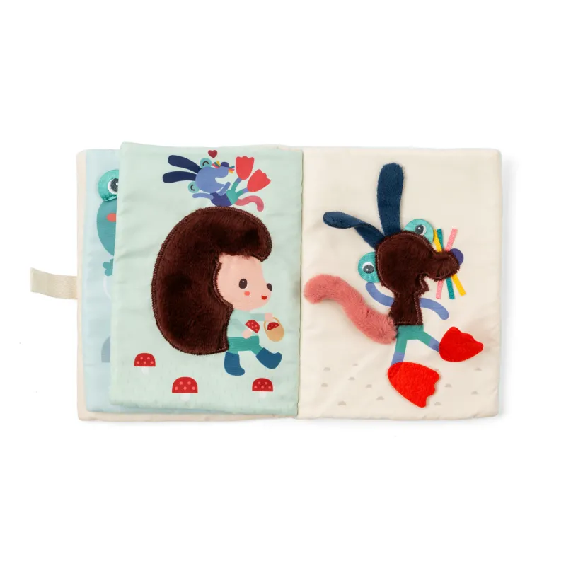 Activity Book Nina dresses up