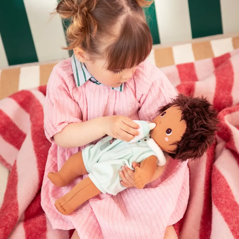 Stoffen babypop Alix 36 cm vanaf 2 jaar | Pop met flesje