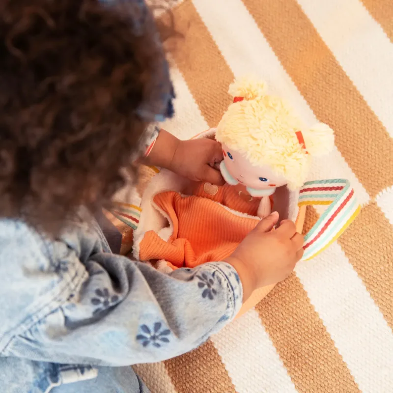 Baby Méla pop 21 cm met oranje poppenmand en flesje | Vanaf 12 maanden
