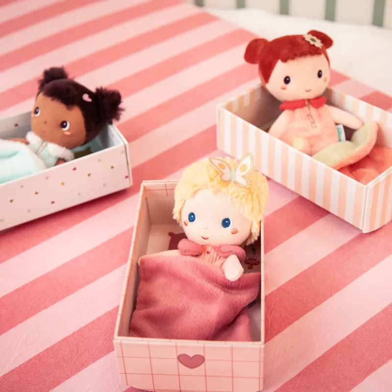 Mini Bébé Jade 18 cm | Stoffen pop met roze bedje