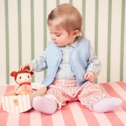Mini Bébé Jil 18 cm | Stoffen pop met roze bedje