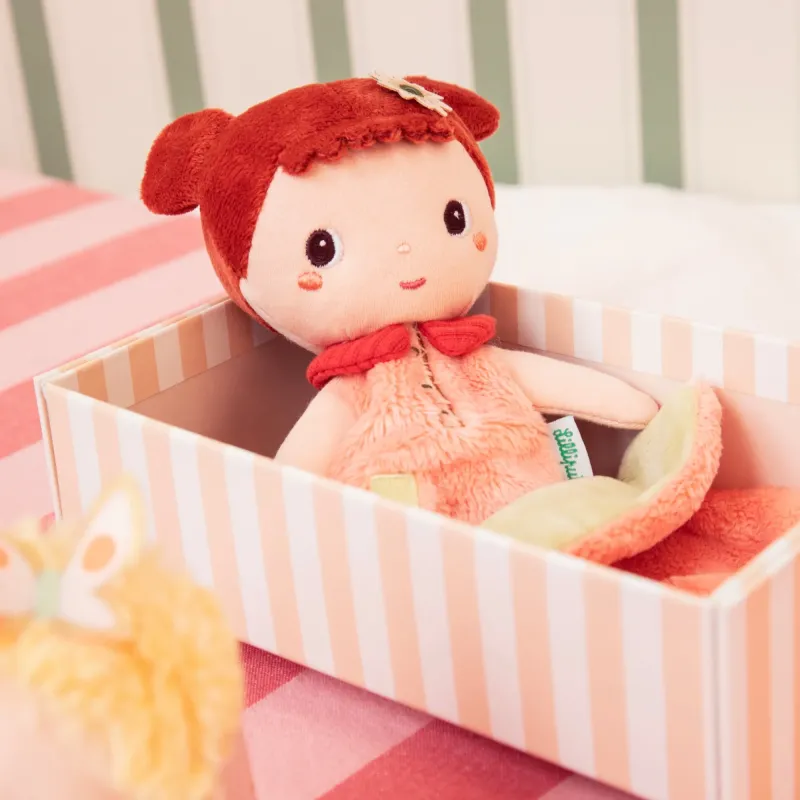 Mini Bébé Jil 18 cm | Stoffen pop met roze bedje